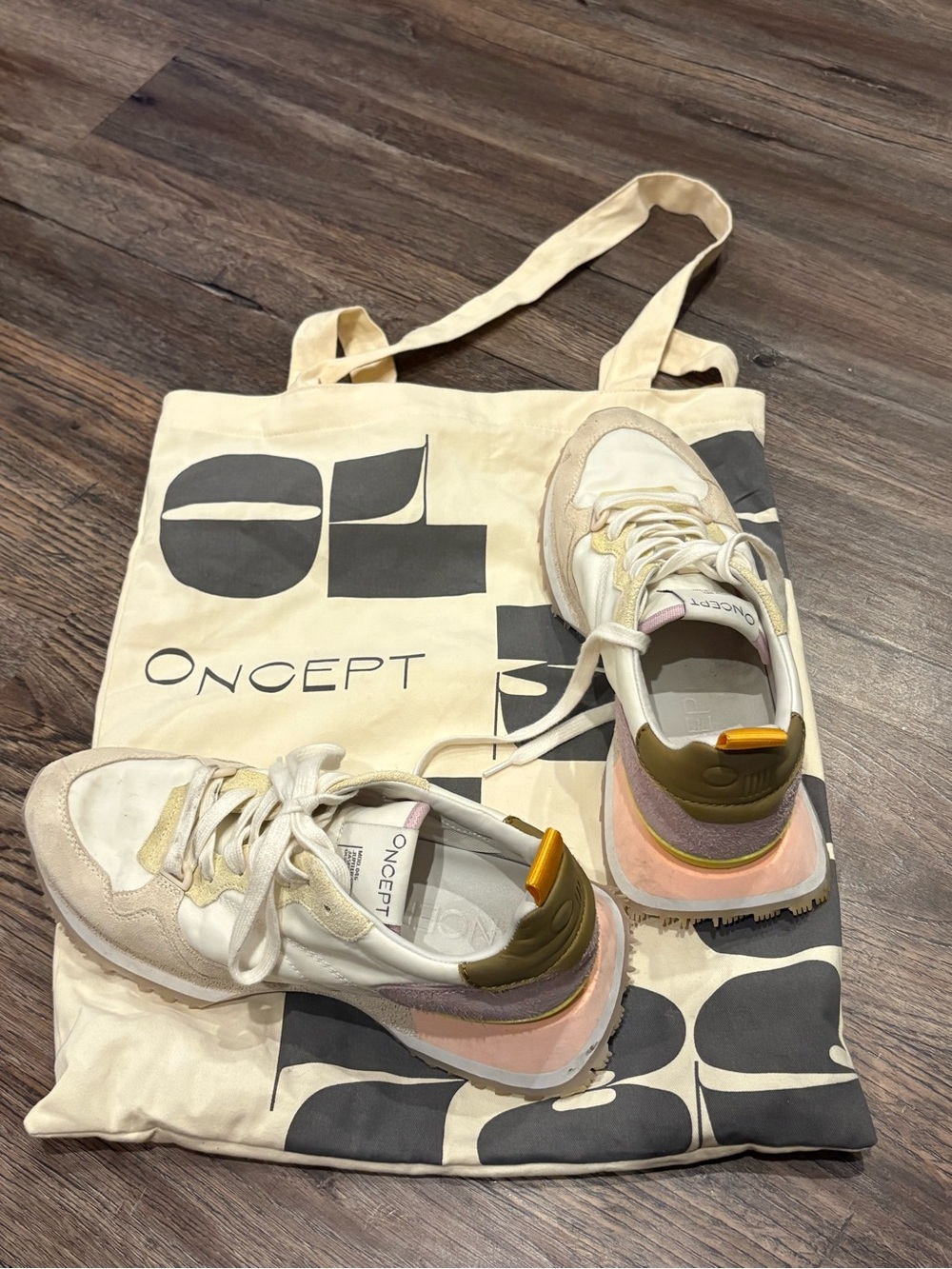 Oncept Women’s Cream and Pink Fashion Sneakers